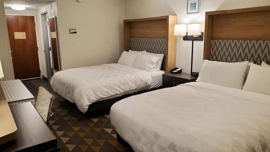 Holiday Inn Martinsburg by IHG — Guest room