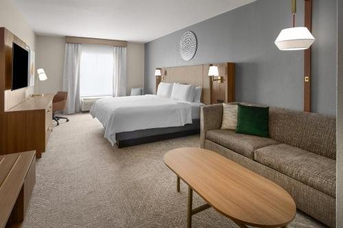 Holiday Inn Midland by IHG — Guest room