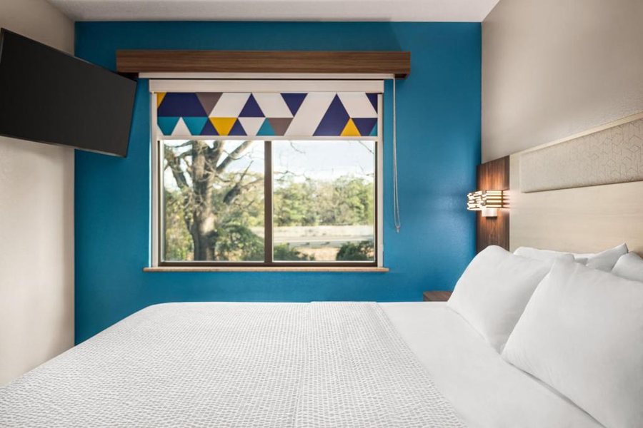 Holiday Inn Mobile West I 10 By IHG — Guest room