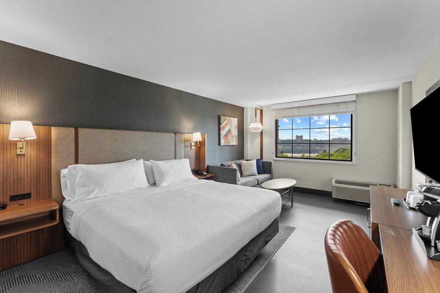 Holiday Inn Niagara Falls State Park Entry By IHG — Guest room