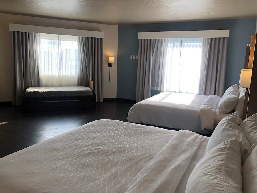 Holiday Inn Omaha Downtown Waterpark By IHG — Guest room