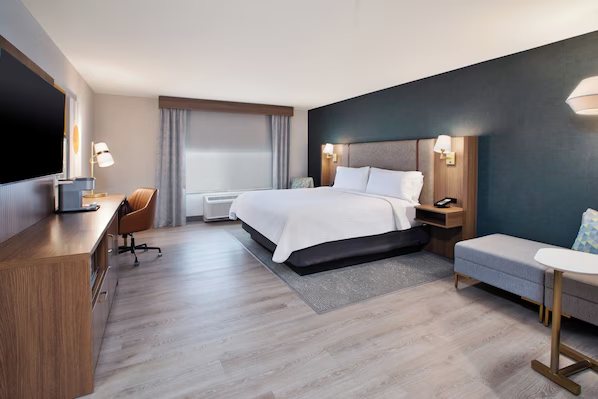 Holiday Inn Ontario Airport By IHG — Guest room