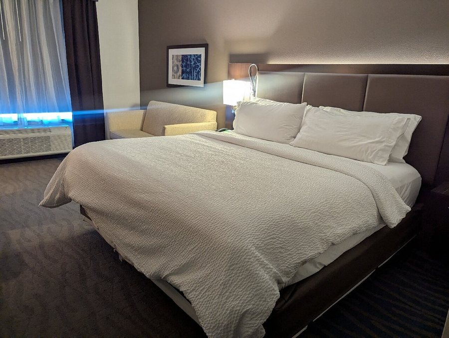 Holiday Inn Paducah Riverfront By IHG — Guest room