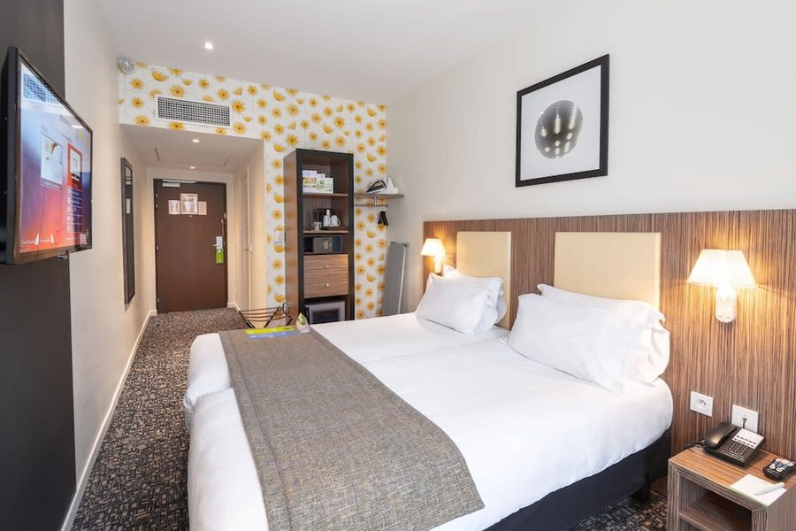 Holiday Inn Paris Opera Grands Blvds by IHG — Guest room