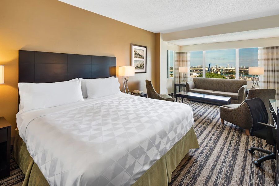 Holiday Inn Port Of Miami downtown By IHG Miami Florida — Guest room
