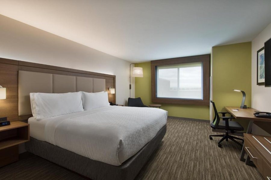 Holiday Inn Portland Airport I 205 by IHG — Guest room