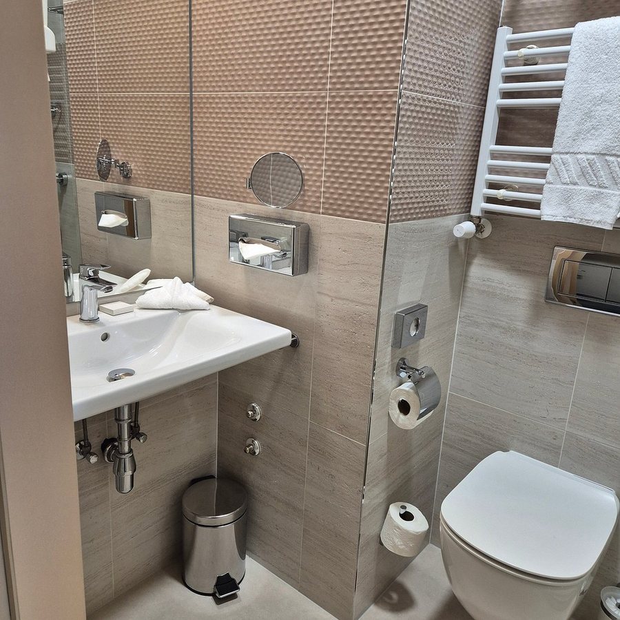 Holiday Inn Prague By IHG Prague Bohemia — Bathroom