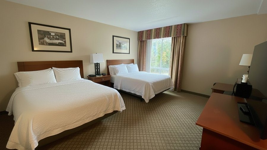 Holiday Inn Purdue Fort Wayne By IHG — Guest room