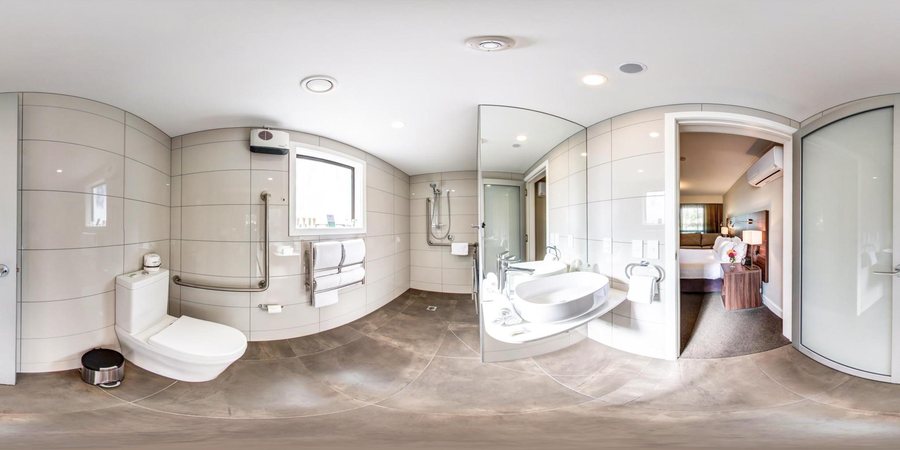 Holiday Inn Queenstown Frankton Road by IHG — Bathroom