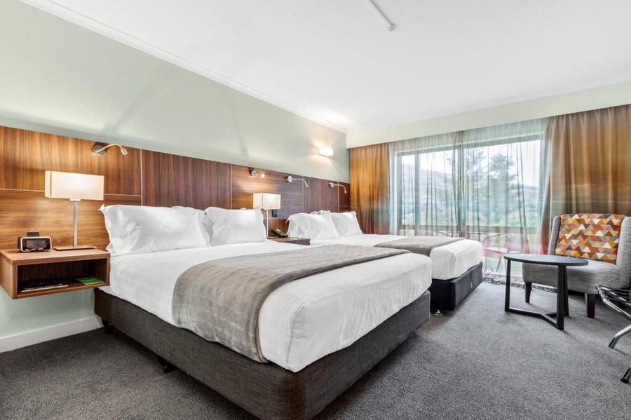Holiday Inn Queenstown Frankton Road by IHG — Guest room