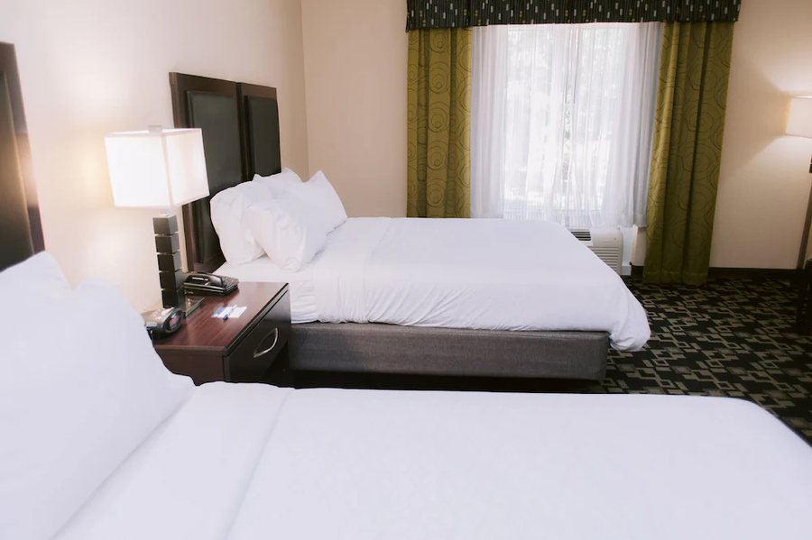 Holiday Inn Raleigh Downtown By IHG — Guest room
