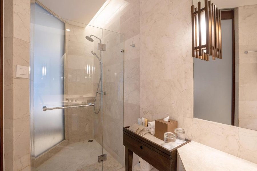 Holiday Inn Resort Bali Nusa Dua By IHG — Bathroom