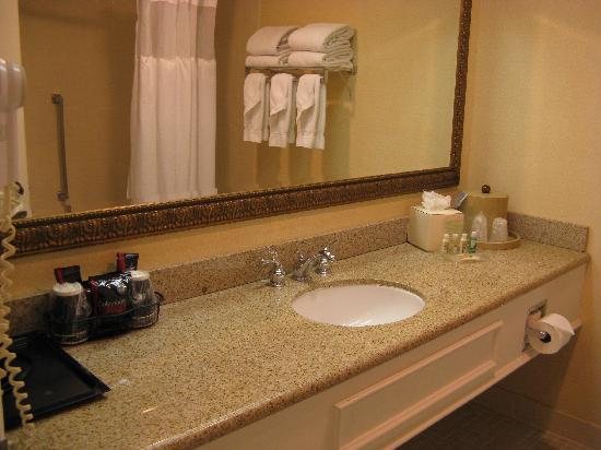 Holiday Inn Resort Bar Harbor Acadia Natl Park By IHG — Bathroom