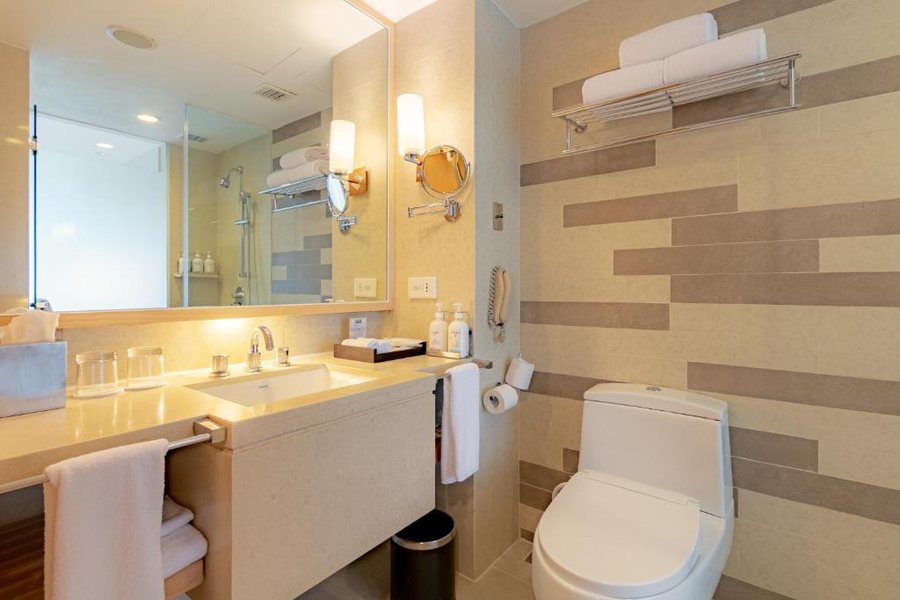 Holiday Inn Resort Baruna Bali by IHG — Bathroom