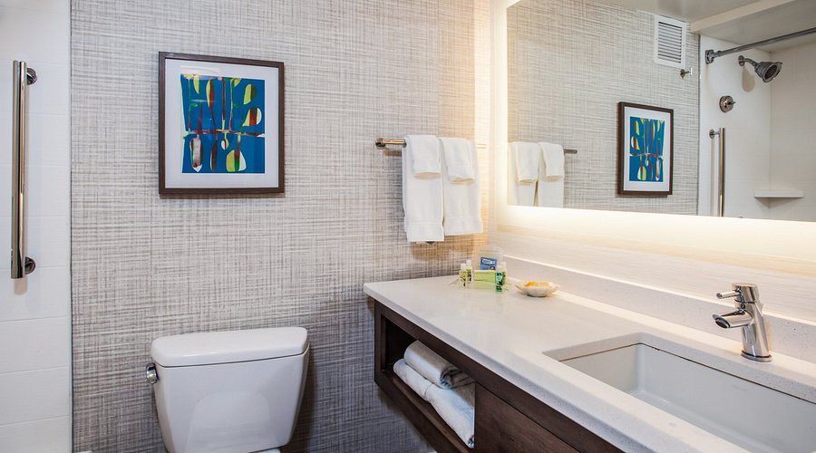 Holiday Inn Resort Lake George Adirondack Area By IHG — Bathroom