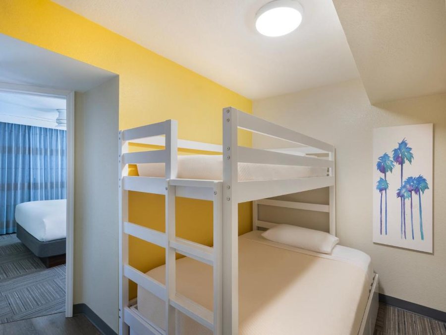 Holiday Inn Resort Orlando Suites Waterpark by IHG — Guest room