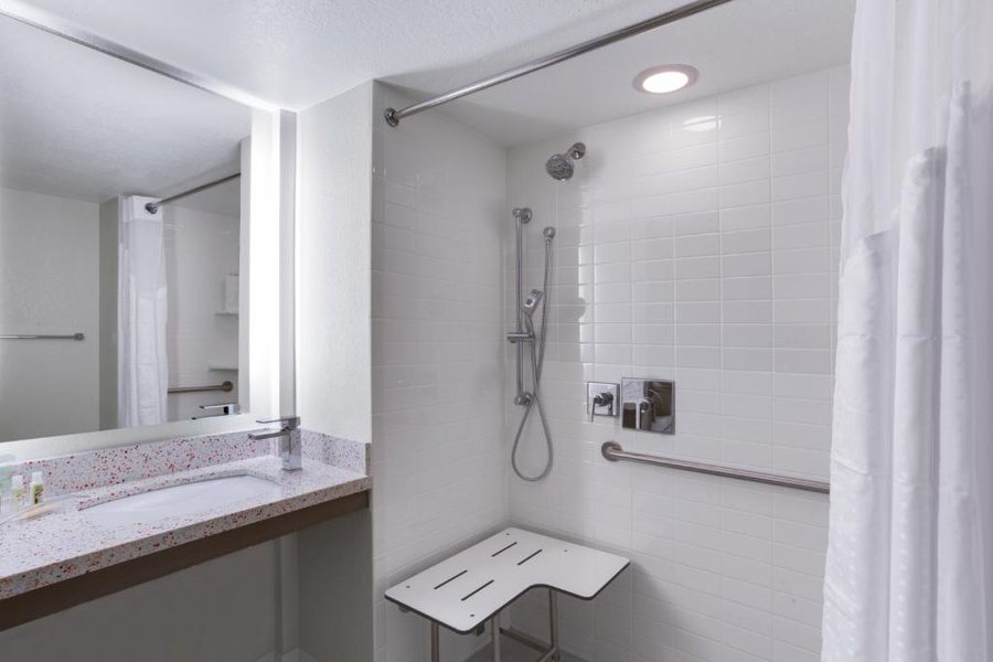 Holiday Inn Resort Orlando Suites Waterpark by IHG Orlando Florida — Bathroom
