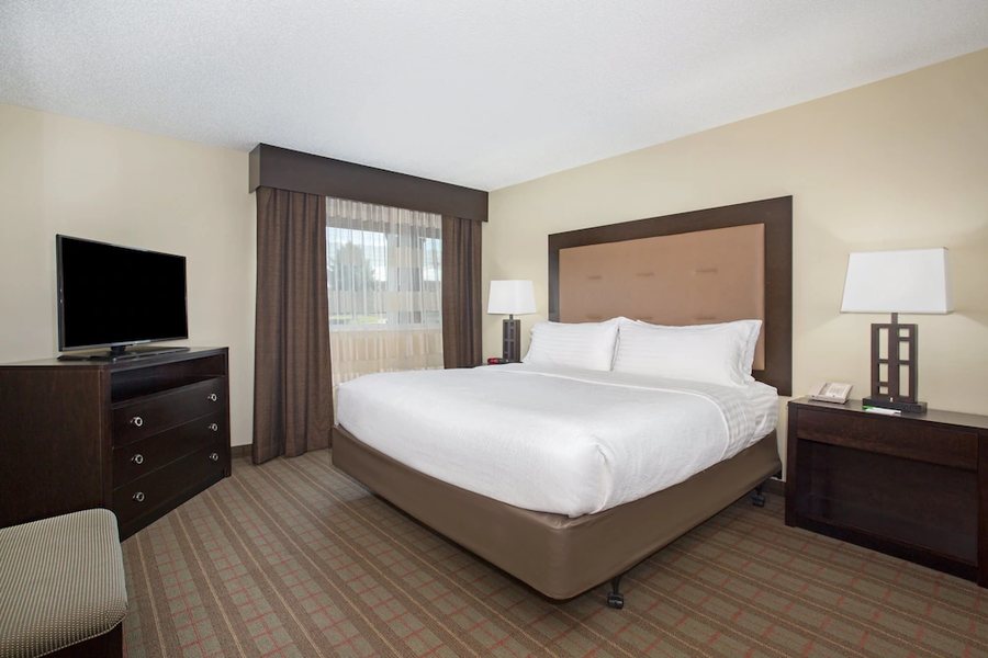 Holiday Inn Riverton Convention Center by IHG — Guest room