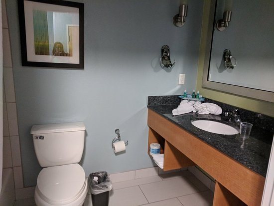 Holiday Inn Rock Springs by IHG — Bathroom