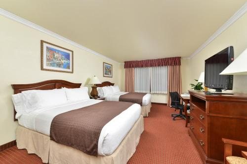 Holiday Inn Sacramento Rancho Cordova By IHG — Guest room