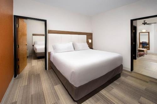 Holiday Inn San Antonio Dwtn Market Square by IHG — Guest room