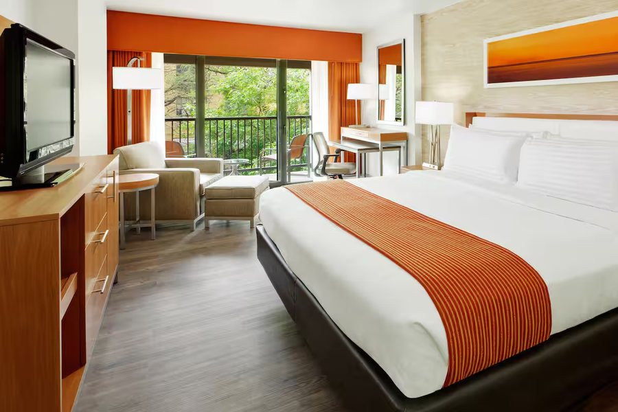 Holiday Inn San Antonio Riverwalk by IHG — Guest room