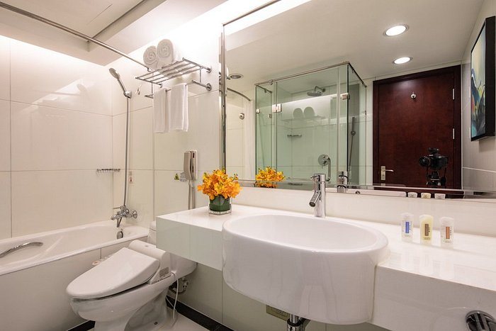 Holiday Inn Shanghai Hongqiao West by IHG — Bathroom