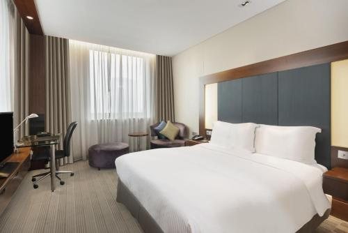 Holiday Inn Shanghai Pudong Kangqiao by IHG — Guest room