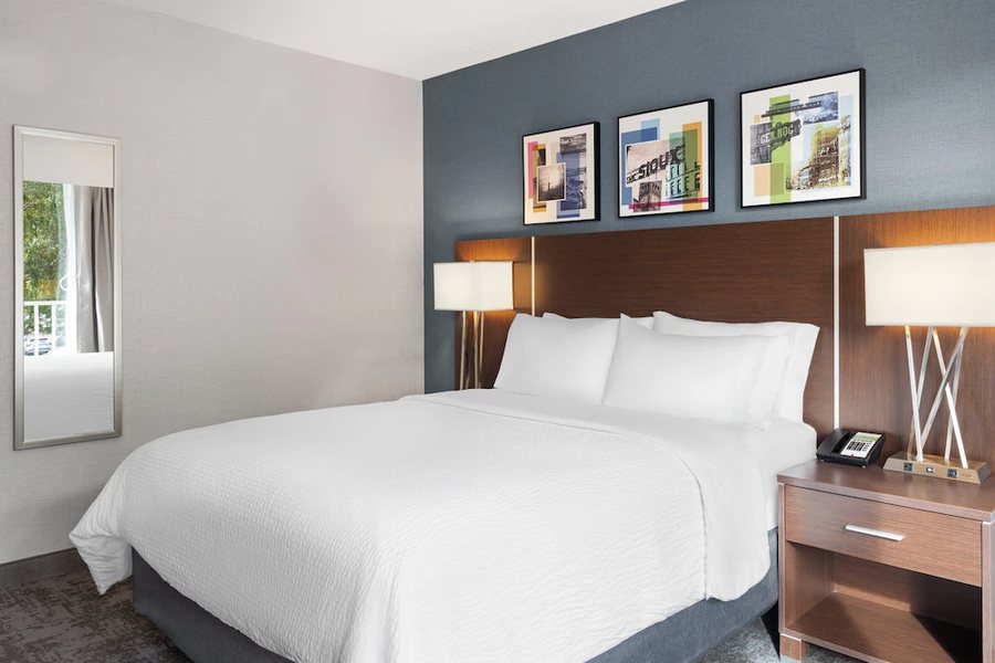 Holiday Inn Sioux Falls City Centre by IHG — Guest room