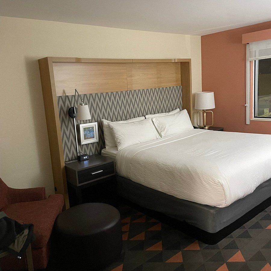 Holiday Inn Spartanburg Northwest By IHG — Guest room