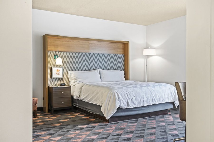Holiday Inn St Petersburg N Clearwater By IHG — Guest room