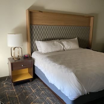 Holiday Inn Suites Beckley By IHG — Guest room