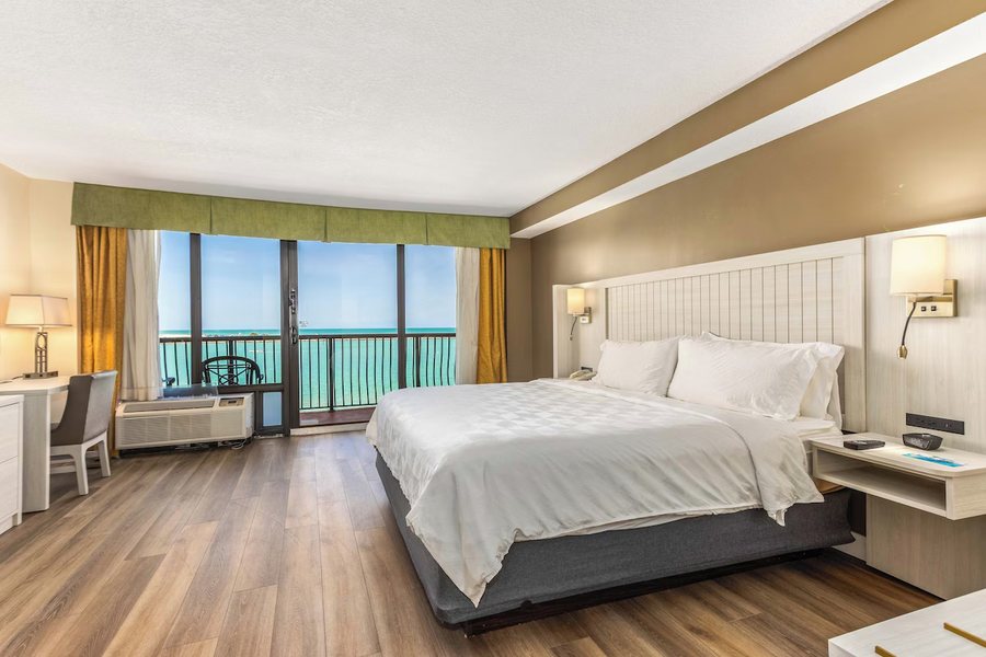 Holiday Inn Suites Clearwater Beach By IHG — Guest room