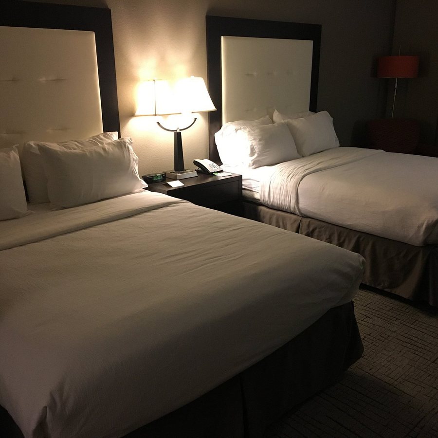 Holiday Inn Suites Davenport By IHG — Guest room