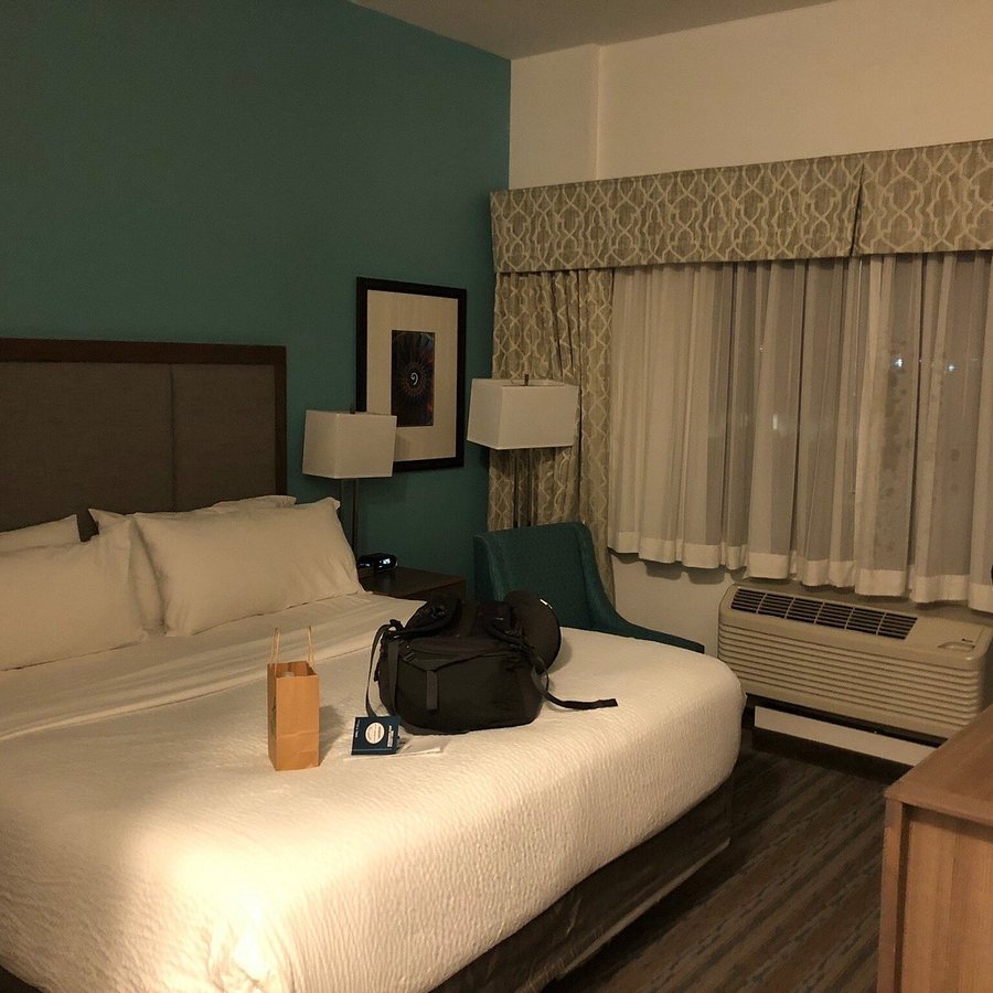 Holiday Inn Suites Denver Tech Center centennial By IHG — Guest room