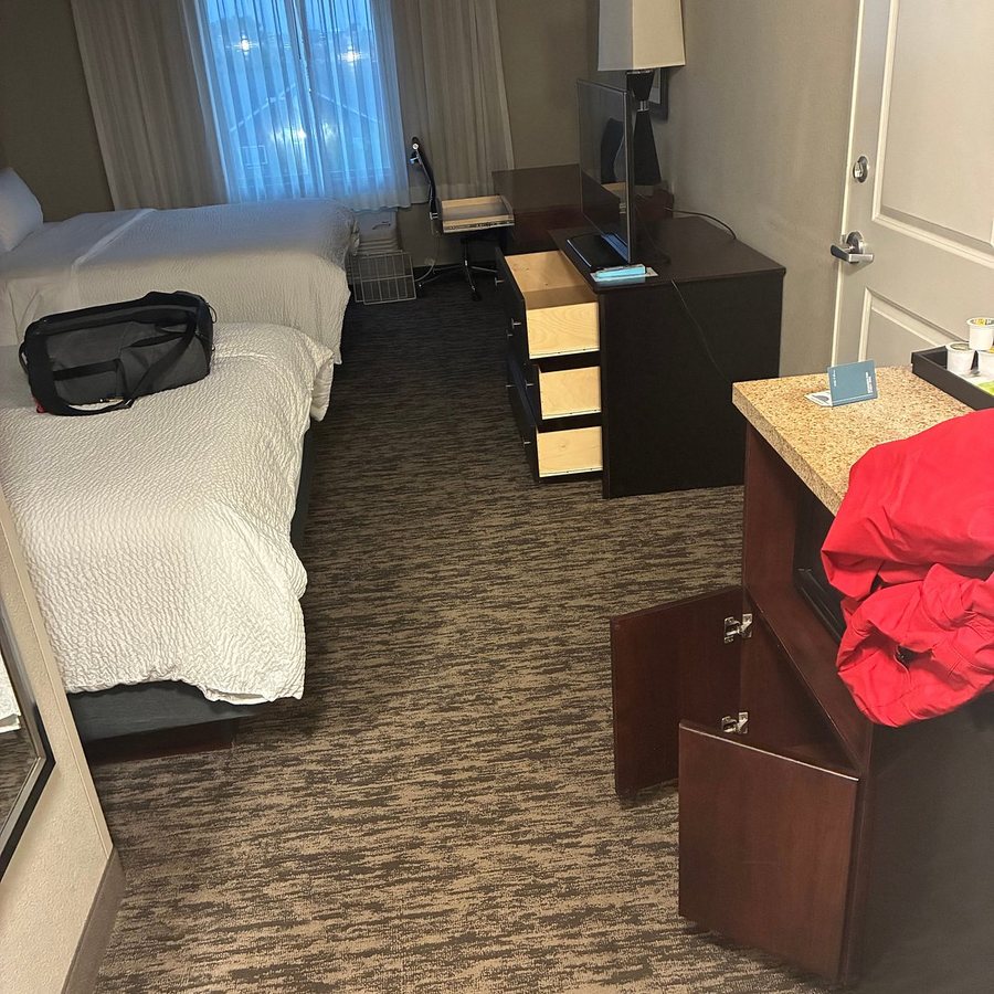 Holiday Inn Suites Green Bay Stadium By IHG — Guest room