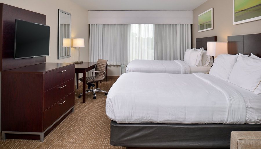 Holiday Inn Suites Lafayette North By IHG — Guest room