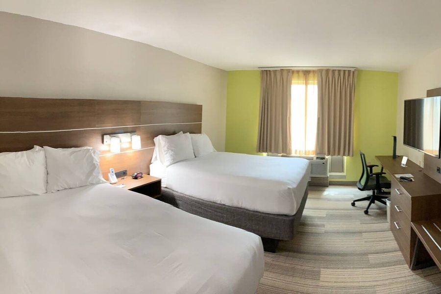 Holiday Inn Suites Memphis Southeast Germantown by IHG — Guest room