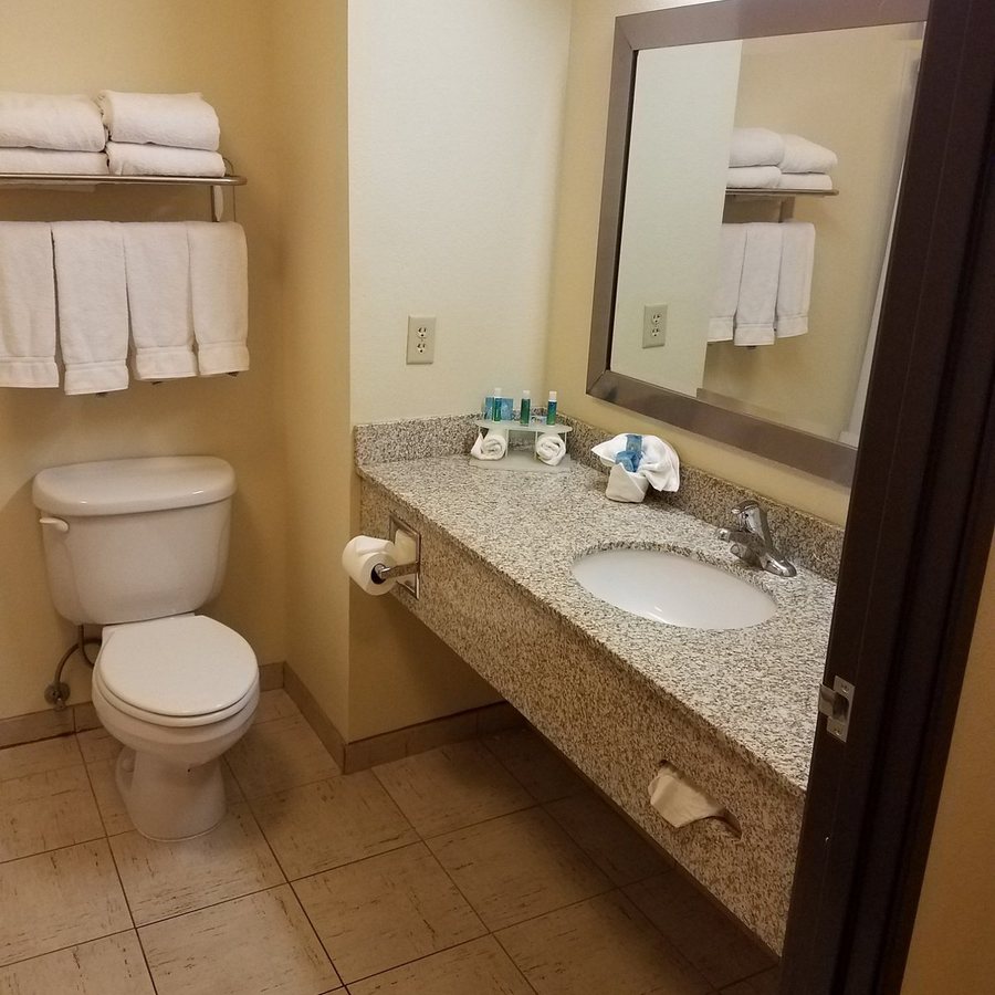 Holiday Inn Suites Salt Lake City airport West By IHG — Bathroom