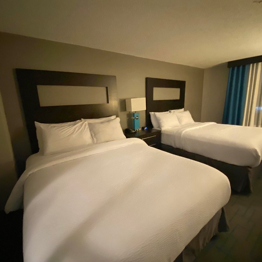 Holiday Inn Suites Syracuse Airport Liverpool By IHG — Guest room