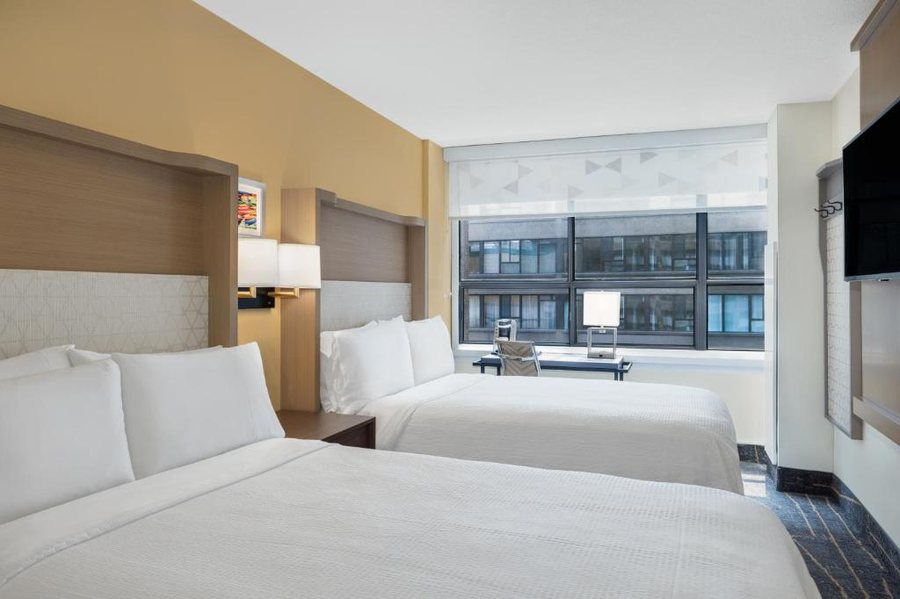 Holiday Inn Toronto Downtown Centre By Ihg Toronto Ontario — Guest room