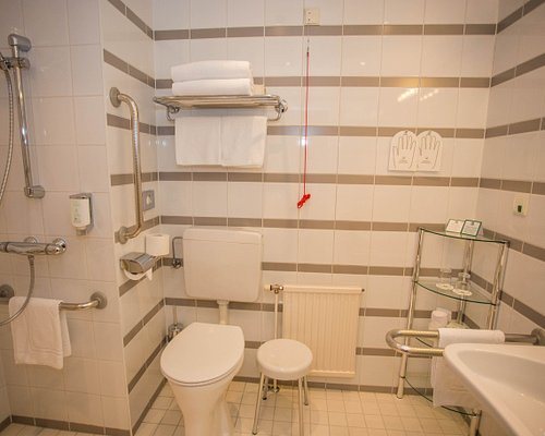Holiday Inn Vienna City by IHG — Bathroom