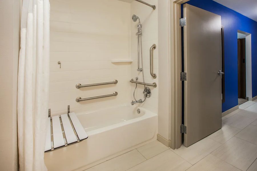 Holiday Inn Washington Capitol Natl Mall by IHG Washington DC District of Columbia — Bathroom