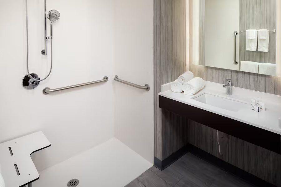 Holiday Inn Washington central white House By IHG — Bathroom