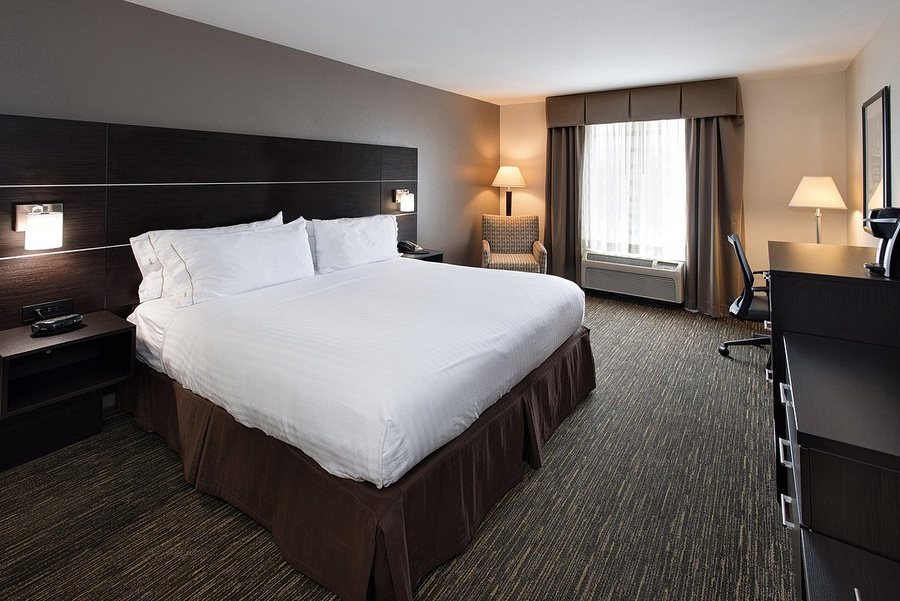 Holiday Inn Wichita East I 35 by IHG — Guest room