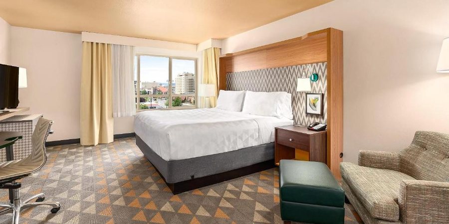 Holiday Inn Yakima by IHG — Guest room