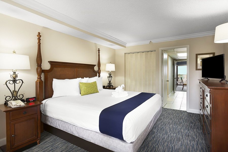 Holiday Pavilion Resort On The Boardwalk — Guest room