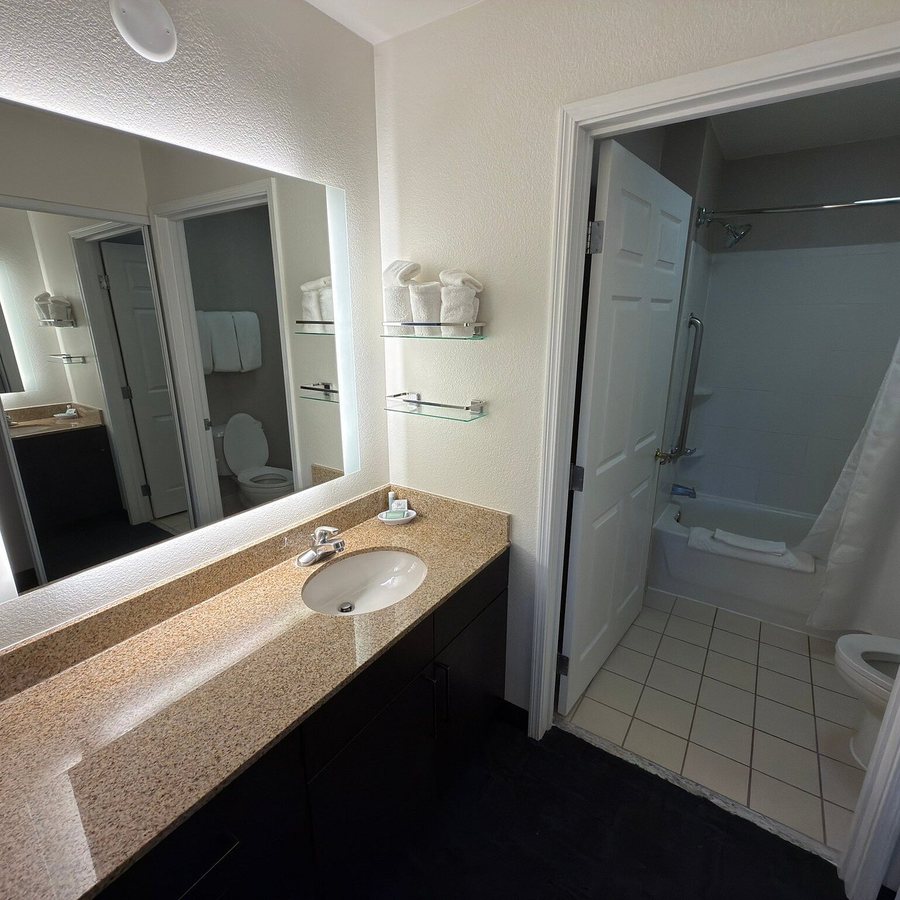 Holiday Royale Residences Self Storage Las Vegas Nevada — Bathroom
