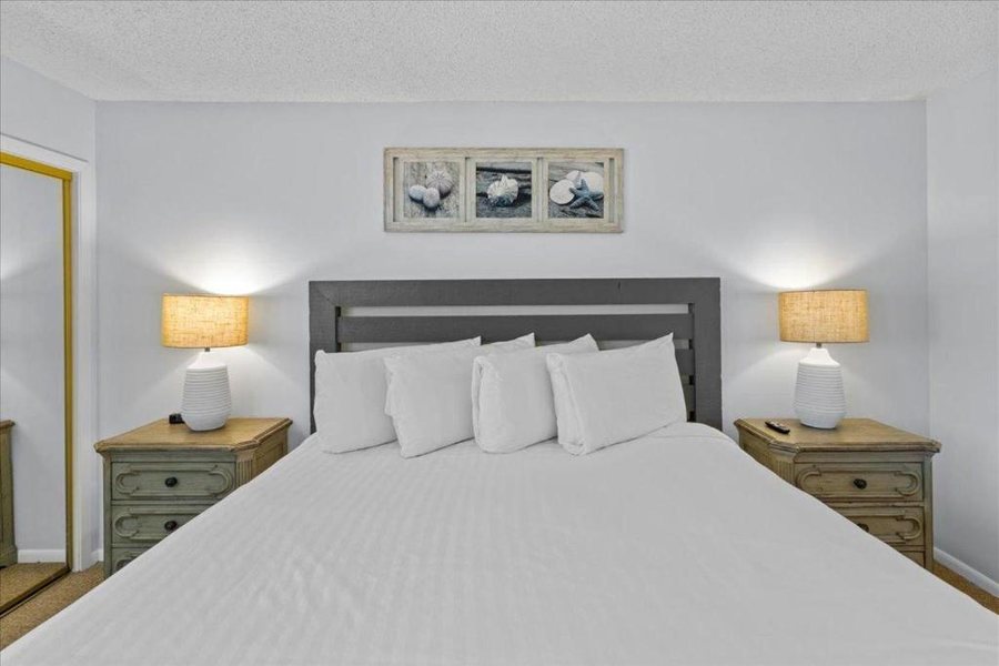 Holiday Surf Racquet Club — Guest room