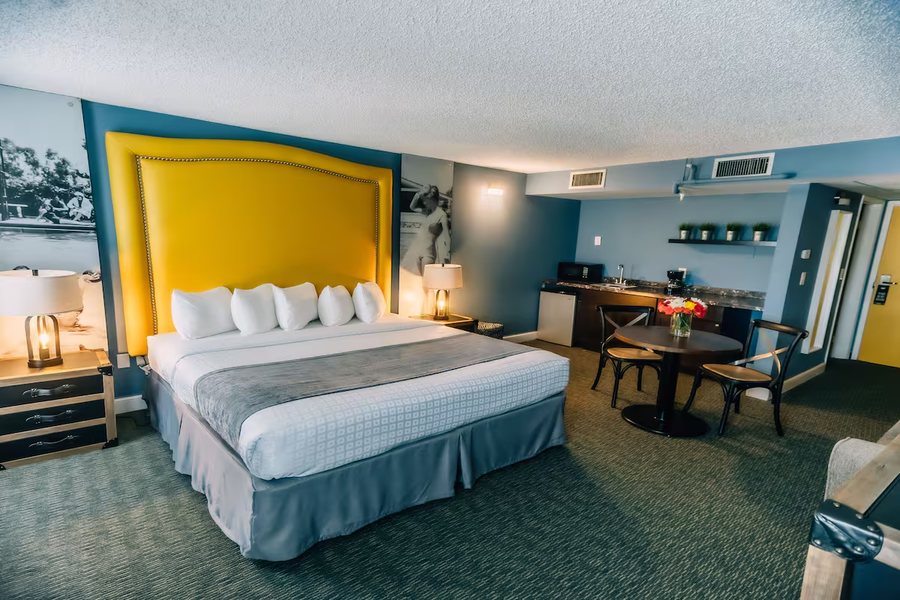 Hollander Hotel — Guest room